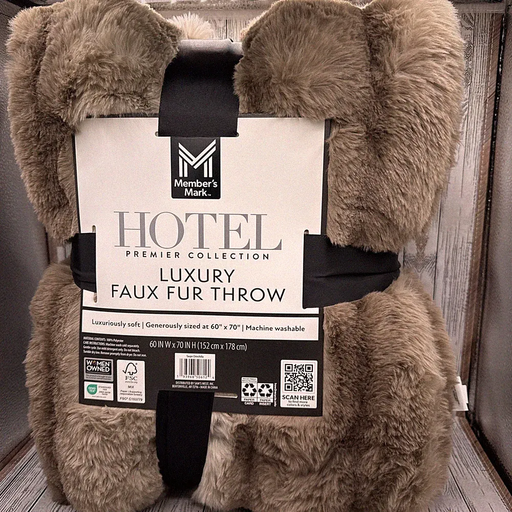 MEMBER'S MARK HOTEL PREMIER COLLECTION LUXURY FAUX FUR THROW TAUPE CHINCHILLA